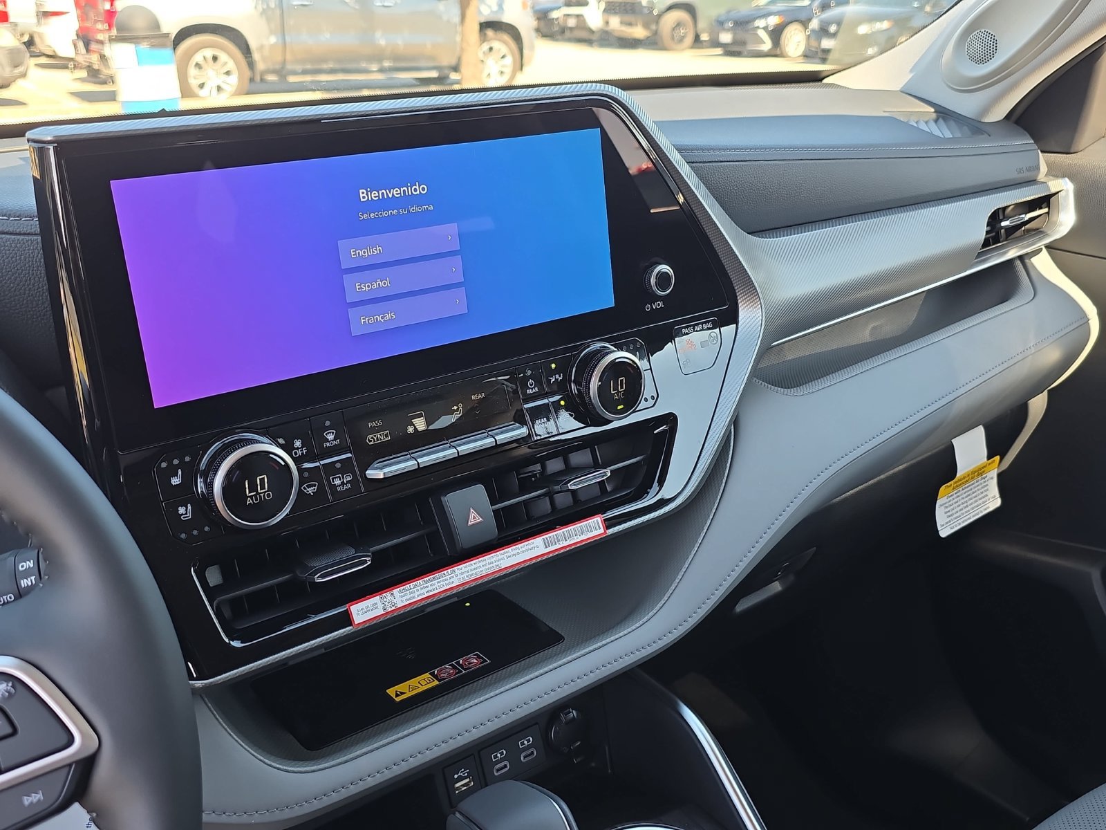 New 2026 Toyota Highlander Platinum AWD/4WD image 16