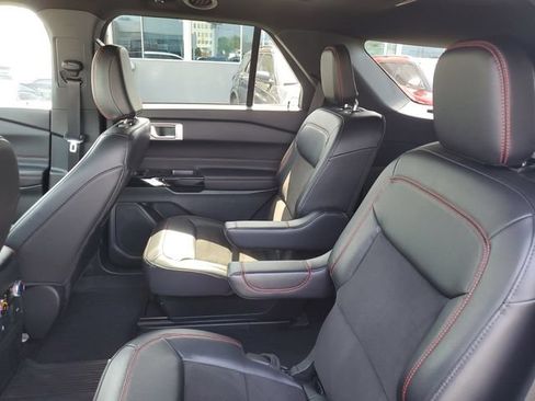 Used 2023 Ford Explorer ST-Line AWD/4WD image 26