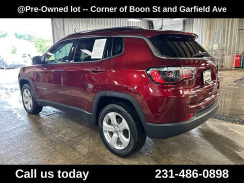 Used 2021 Jeep Compass Latitude w/ Convenience Group AWD/4WD image 3