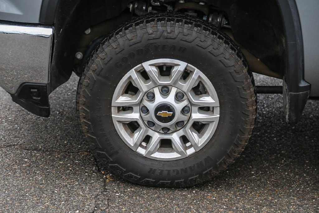 Used 2025 Chevrolet Silverado 2500 LT w/ Convenience Package AWD/4WD image 8