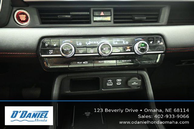Used 2025 Honda Pilot Black Edition image 32