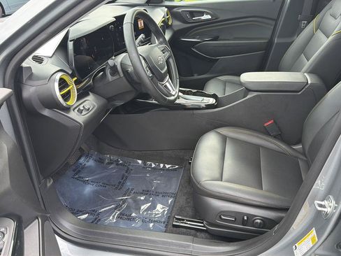 Used 2024 Chevrolet Trax ACTIV w/ Sunroof Package FWD image 10