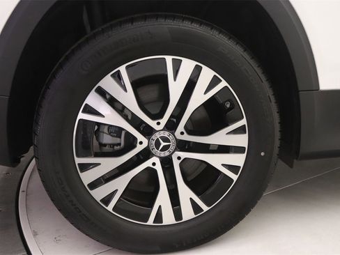 New 2025 Mercedes-Benz GLB 250 image 13