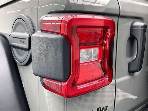 Used 2021 Jeep Wrangler Unlimited Rubicon image 30