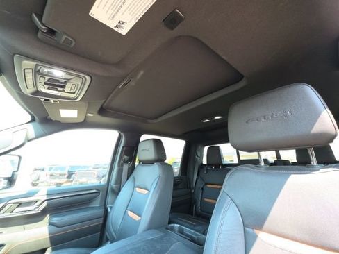 Used 2024 GMC Sierra 2500 AT4 w/ AT4 Premium Plus Package AWD/4WD image 7