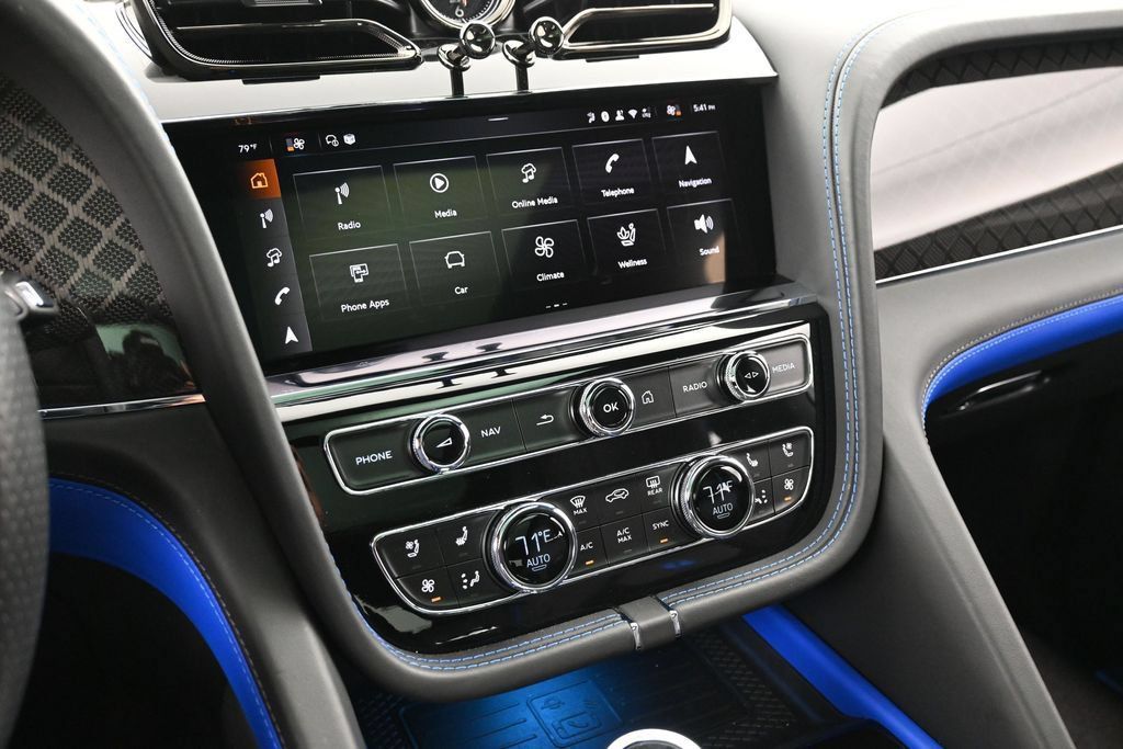 Certified 2025 Bentley Bentayga AWD/4WD image 22