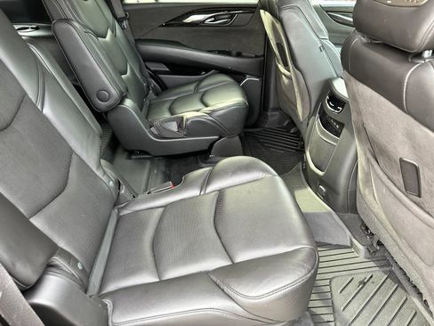 Used 2019 Cadillac Escalade Platinum AWD/4WD image 25