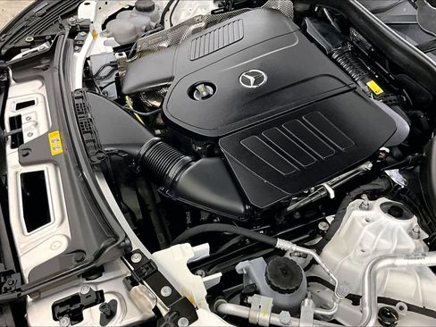 Used 2025 Mercedes-Benz GLC 300 4MATIC image 33