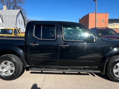 Used 2011 Nissan Frontier SV image 5
