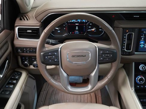 Used 2021 GMC Yukon XL Denali w/ Denali Premium Package AWD/4WD image 11