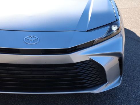 Used 2025 Toyota Camry LE image 16