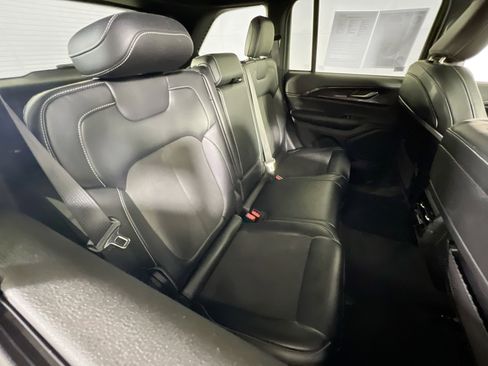 Used 2023 Jeep Grand Cherokee Altitude image 21