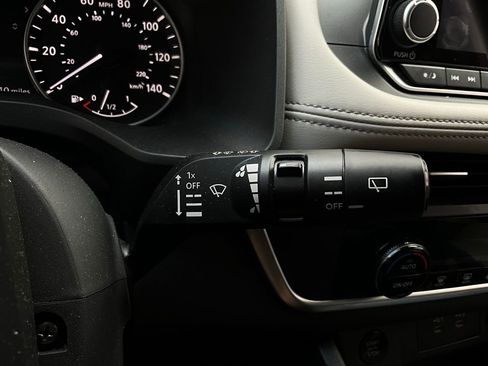 Used 2025 Nissan Rogue SV image 36