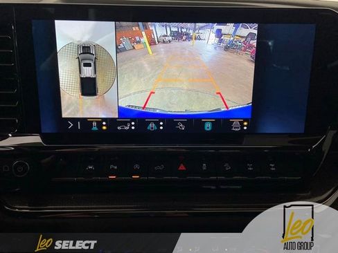 Used 2023 Chevrolet Silverado 1500 ZR2 w/ Technology Package AWD/4WD image 27