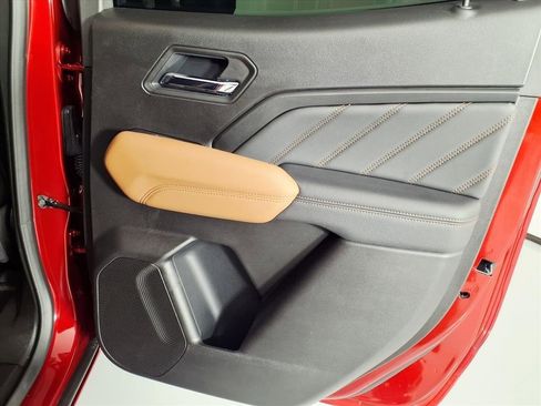 Used 2025 GMC Canyon AT4 image 29