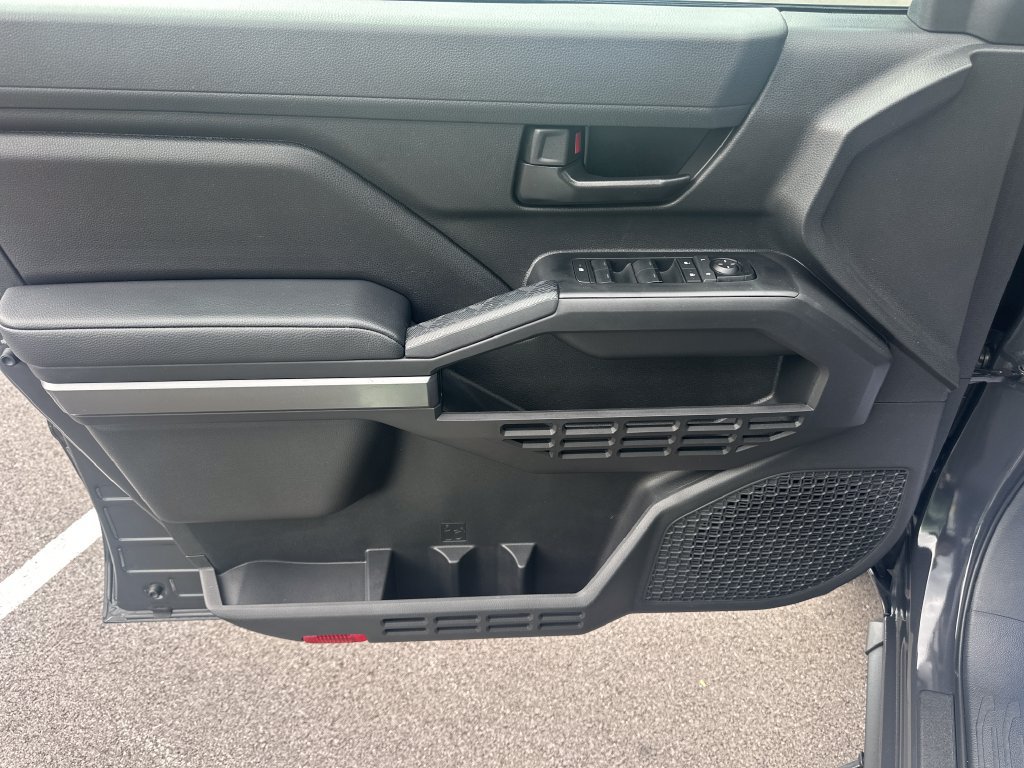 Used 2025 Toyota Tacoma SR5 AWD/4WD image 15