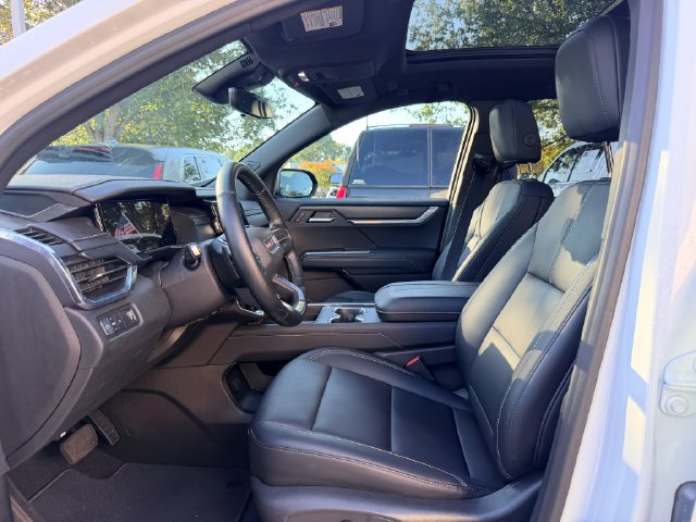 Used 2026 GMC Acadia Elevation w/ Elevation Premium Package FWD image 12