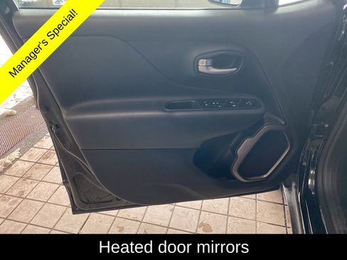 Used 2023 Jeep Renegade Latitude image 10