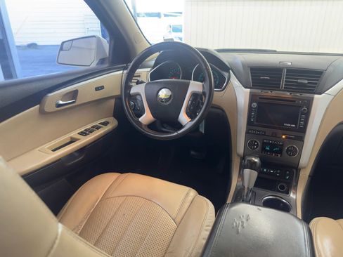 Used 2011 Chevrolet Traverse LTZ image 15