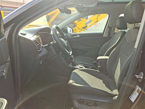 Certified 2025 Volkswagen Taos SE image 13