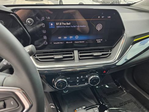 Used 2026 Chevrolet Trax ACTIV w/ Sunroof Package FWD image 23