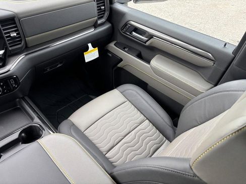 New 2026 Chevrolet Silverado 2500 ZR2 AWD/4WD image 9