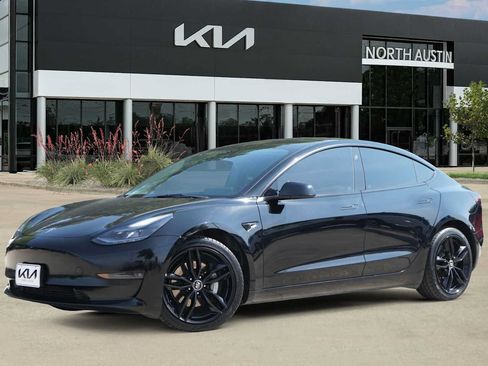 Used 2023 Tesla Model 3 Standard Range RWD image 1
