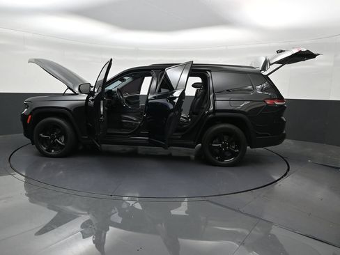 Used 2022 Jeep Grand Cherokee L Limited w/ Black Appearance Package RWD image 39