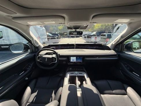 New 2025 Lincoln Navigator L Reserve image 5