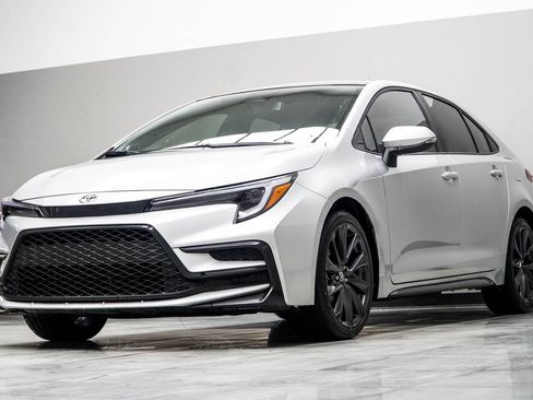 Used 2025 Toyota Corolla XSE FWD image 8