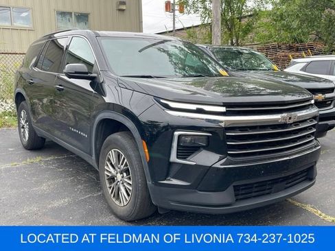 Used 2024 Chevrolet Traverse LT w/ Trailering Package FWD image 4