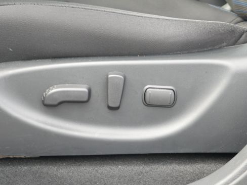 Used 2018 Nissan Leaf SV w/ SV Technology Package FWD image 13