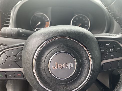Used 2020 Jeep Renegade Altitude AWD/4WD image 10