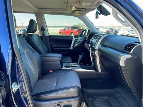 Used 2022 Toyota 4Runner SR5 Premium image 14