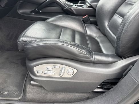 Used 2013 Porsche Cayenne Turbo AWD/4WD image 13