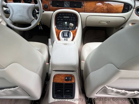 Used 2000 Jaguar XJ8 RWD image 32