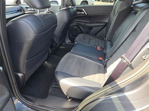 Used 2025 Mitsubishi Outlander SE AWD/4WD image 21