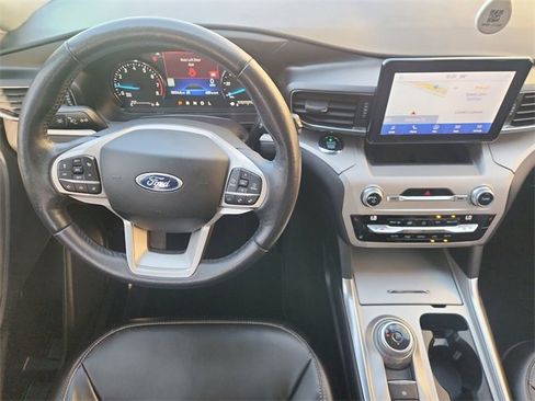 Used 2021 Ford Explorer XLT w/ Equipment Group 202A image 11