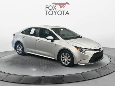 Used 2025 Toyota Corolla LE FWD image 8