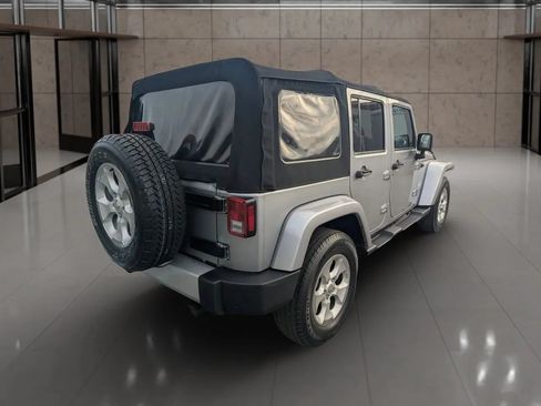 Used 2015 Jeep Wrangler Unlimited Sahara w/ Connectivity Group AWD/4WD image 3