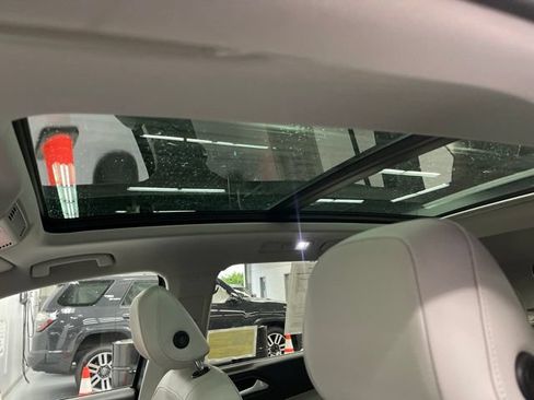 Used 2019 Volkswagen Tiguan SE w/ Panoramic Sunroof Package AWD/4WD image 25
