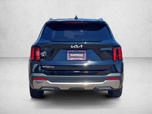 Used 2024 Kia Sorento S FWD image 7
