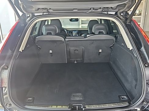 Used 2023 Volvo XC60 B5 Plus image 18