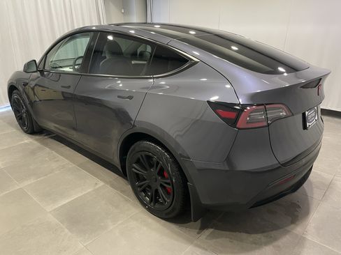 Used 2023 Tesla Model Y Long Range image 4