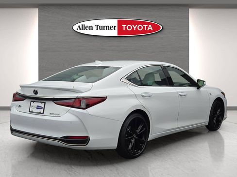 Used 2024 Lexus ES 300h F Sport image 5