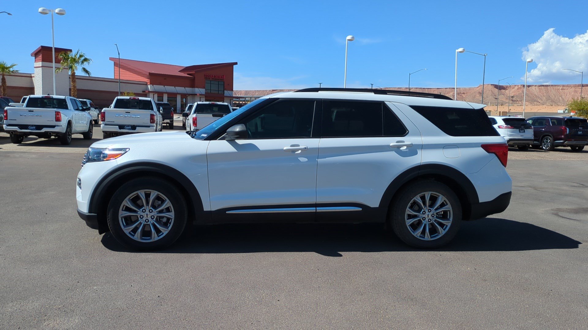Used 2024 Ford Explorer XLT w/ Equipment Group 202A RWD image 8