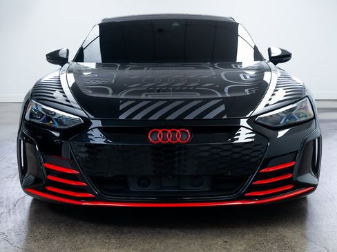 Used 2023 Audi RS e-tron GT image 2