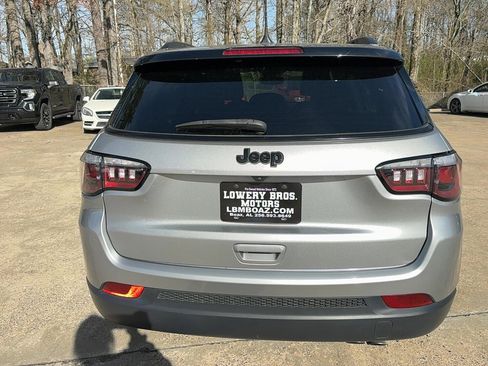 Used 2022 Jeep Compass Latitude image 5