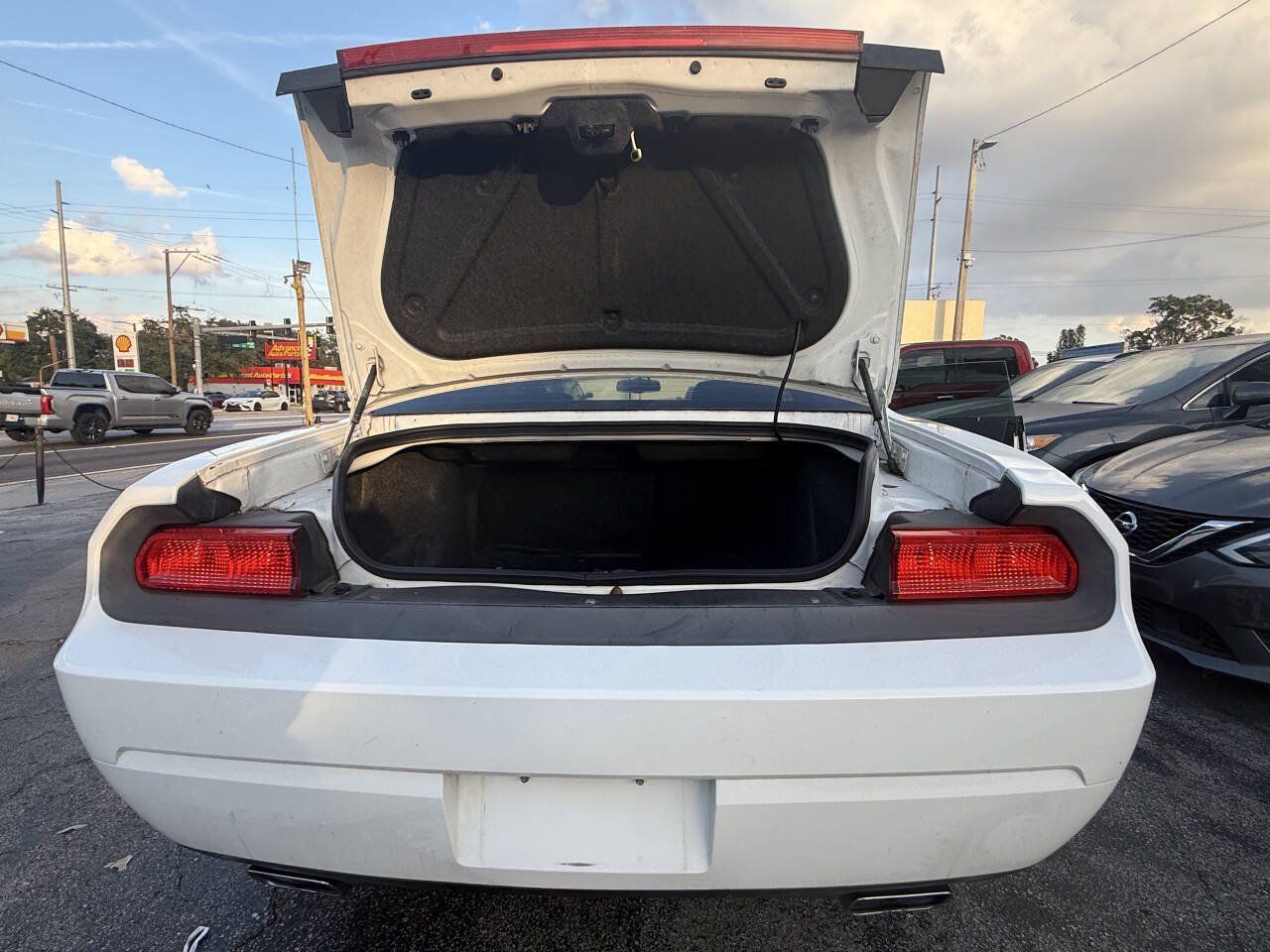 Used 2013 Dodge Challenger SXT RWD image 7