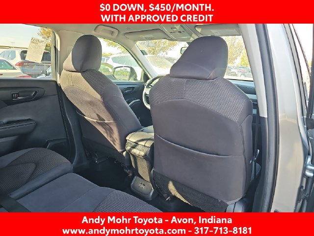 Used 2021 Toyota Highlander LE FWD image 19